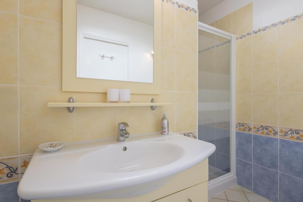 Logis De L'Orme Bed & Breakfast La Rochepot ภายนอก รูปภาพ