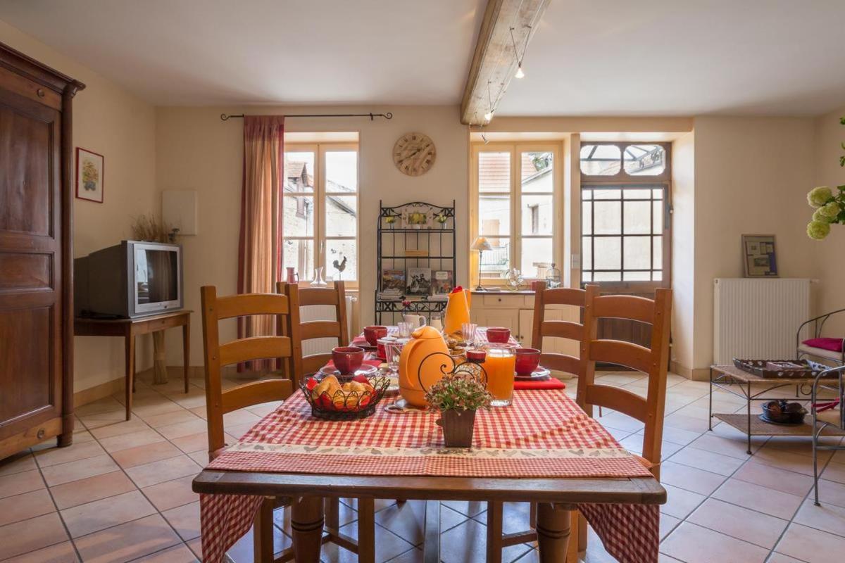 Logis De L'Orme Bed & Breakfast La Rochepot ภายนอก รูปภาพ